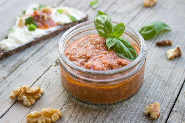 mit-rotem-pesto-laesst-sich-gegrillter-kaese-verfein-cc0-pixabay-einladung_zum_essen-190326_download Mit rotem Pesto lässt sich der Feta beim Grillen verfeinern.