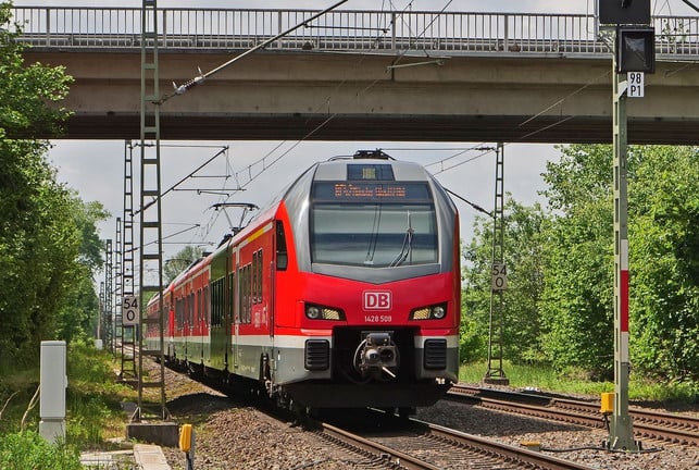 mit-einer-vorlaeufigen-ersatz-bahncard-kannst-du-be-cc0-pixabay-hpgruesen-190928_download Mit einer vorläufigen Ersatz-BahnCard kannst du bereits gebuchte Reisen sofort antreten.
