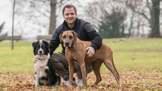 martin-ruetter-hundeprofi-vegan-z-Klaus-Grittner-220402-1280x720 Hunde vegan ernähren: Hundeprofi Martin Rütter ändert seine Meinung