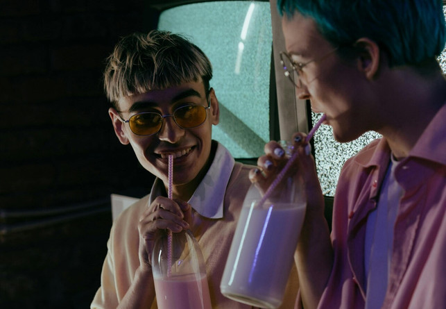 gerade-bei-jungen-menschen-geht-der-konsum-von-alk-cc0-pexels-cottonbro-studio-240521_download Gerade bei jungen Menschen geht der Konsum von Alkohol zurück.