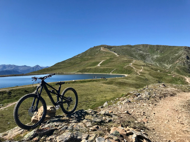 es-gibt-auch-online-plattformen-ueber-die-du-ein-f-rachel-pechholz-utopia-231004_download Es gibt auch Online-Plattformen, über die du ein Fahrrad für den Urlaub leihen kannst.