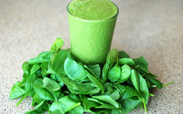 mit-einem-smoothie-aus-spinat-kann-man-viel-vitami-cc0-pixabay-evitaochel-181121 Mit einem Smoothie aus Spinat kann man viel Vitamin K aufnehmen