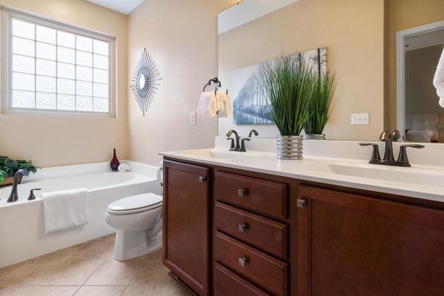 im-badezimmer-herrscht-ein-zu-feucht-warmes-raumkl-pexels-curtis-adams-250326_download Im Badezimmer herrscht ein zu feucht-warmes Raumklima für die Hausapotheke.