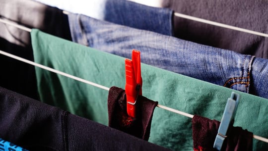 waeschen-drinnen-trocknen-winter-pb-hans Wäsche in der Wohnung trocknen: 4 Tipps, um Schimmel zu vermeiden