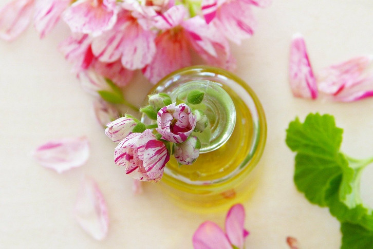 When buying wintergreen oil, you should make sure that it is certified natural cosmetics.