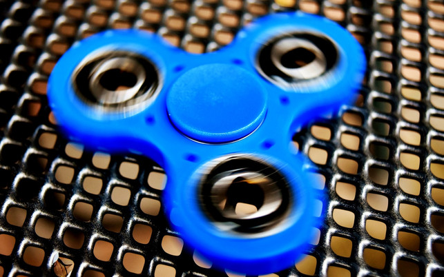 Fidget Spinner Handkreisel Hand Spinner Fidget Spinner: eine Handvoll Kreisel ohne nachhaltigen Wert