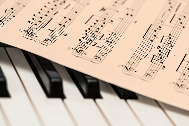 lerne-in-deiner-me-time-zum-beispiel-ein-neues-ins-cc0-pixabay-stevepb-210422_download Lerne in deiner Me Time zum Beispiel ein neues Instrument.