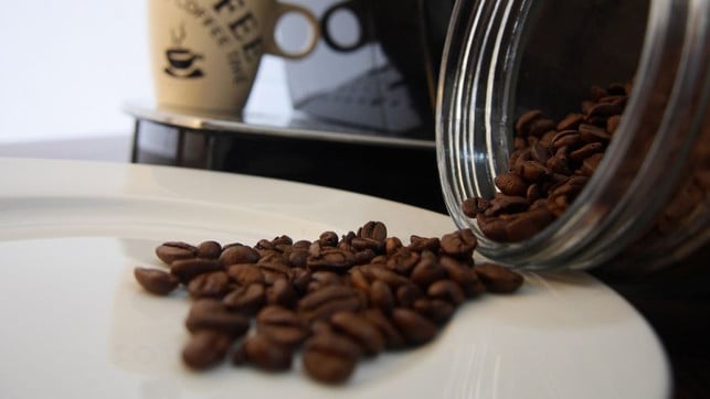 ueber-kaffee-nehmen-die-meisten-menschen-koffein-zu-sven-christian-schulz-utopia-180206_download Über Kaffee nehmen die meisten Menschen Koffein zu sich.