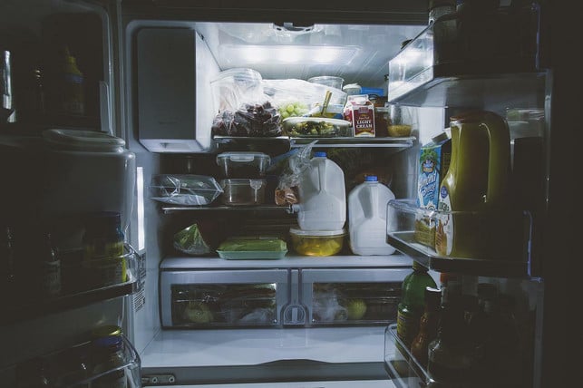 ist-der-kuehlschrank-zu-voll-kann-das-zu-lebensmit-cc0-pixabay-pexels-220419_download Ist der Kühlschrank zu voll, kann das zu Lebensmittelverschwendung führen; Und die wiederum ist teuer.