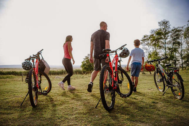der-neusiedler-see-radweg-ist-besonders-familienfr-tvb-nordburgenland_thomas-schrempf-241231_download Der Neusiedler-See-Radweg ist besonders familienfreundlich.