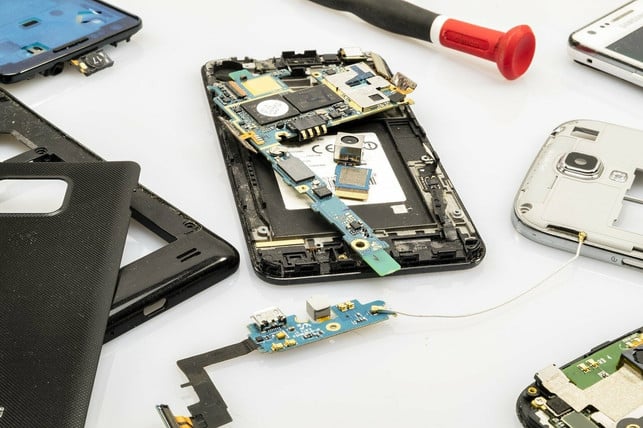 lass-dein-defektes-handy-reparieren-und-spare-so-w-cc0-pixabay-bru-no-210331_download Lass dein defektes Handy reparieren und spare so wertvolle Ressourcen.