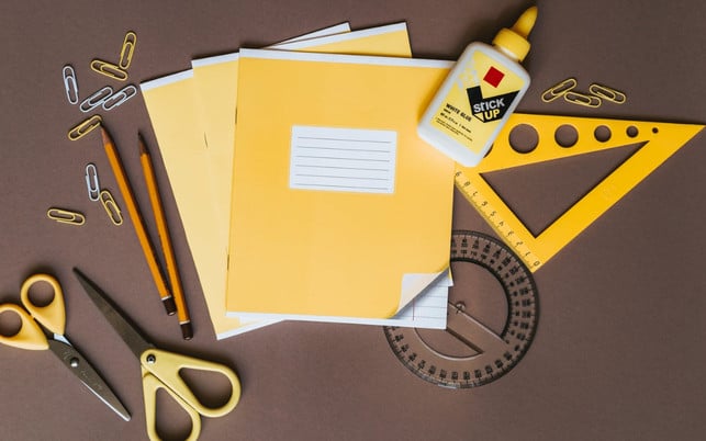 kleber-oekotest-loesemittelfrei-e-olia-danilevich-200928-1280x800-1 Lösemittelfreie Kleber bei Öko-Test