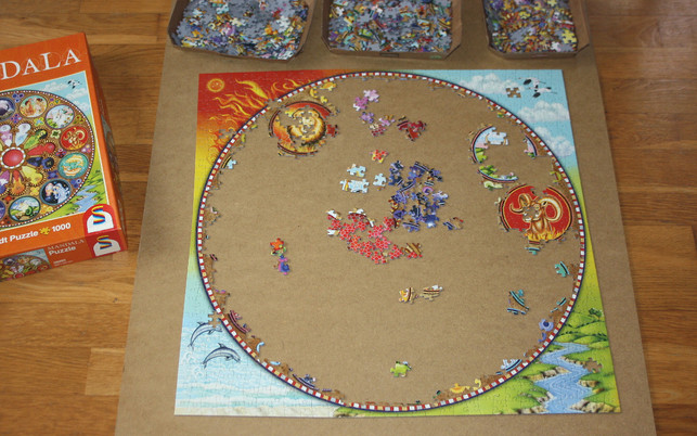 am-boden-hast-du-viel-platz-fuer-puzzles-maria-hohenthalutopia-201220_download Am Boden hast du viel Platz für Puzzles.