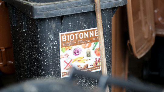 Plastiktüte im Biomüll? In diesen Städten und Kommunen wird jetzt streng kontrolliert Biomüll