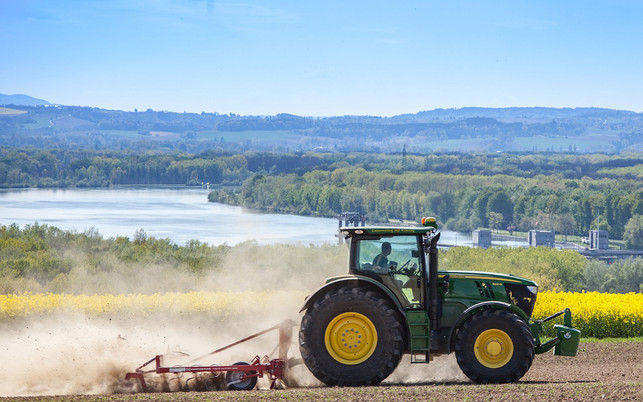 Die Landwirtschaft belastet die Wasserqualität von Flüssen Die Landwirtschaft belastet die Wasserqualität von Flüssen