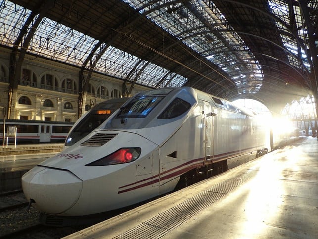 per-tgv-geht-es-nach-paris-cc0-pixabay-alexdrouin-220318_download Per TGV geht es nach Paris.