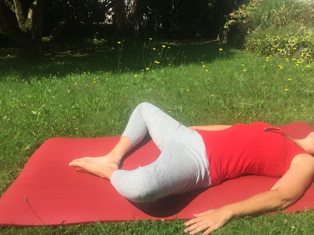 die-beckenbodenmuskulatur-entspannen-martina-naumannutopia-180715_download Mit der Entspannungsübung schließt du das Beckenbodentraining ab.