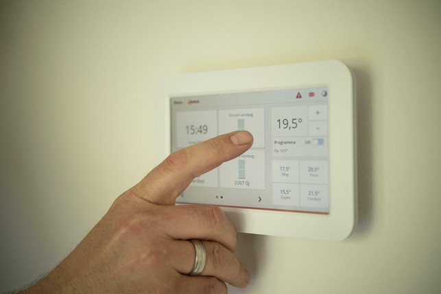 die-elektrifizierung-der-heizung-mit-smarter-techn-cc0-pixabay-skitterphoto-220528_download Die Elektrifizierung der Heizung mit smarter Technologie spart Strom.