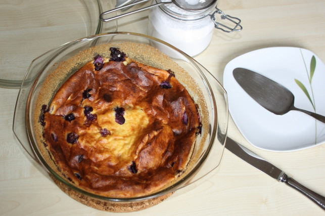 dieser-leckere-quarkkuchen-enthaelt-viel-eiweiss-maria-hohenthal-utopia-190811_download Der schnelle Kuchen mit Quark enthält auch viel Eiweiß.