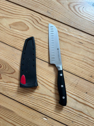 Ein Messer sollte nur mit Schutzhülle in den Rucksack. Ein Messer sollte nur mit Schutzhülle in den Rucksack.