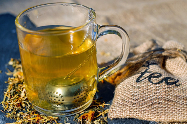 Aus getrockneten Braunellen Blüten lässt sich wohltuender Tee herstellen.