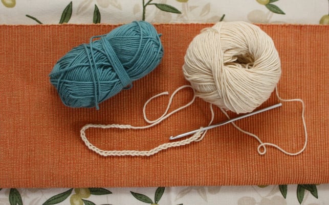 luftmaschenkette-fuer-den-gehaekelten-topflappen-maria-hohenthalutopia-190910_download Beginne mit einer Luftmaschenkette für den gehäkelten Topflappen.