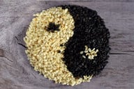 schwarzer-und-weisser-sesam-findet-schon-lange-anwe-cc0-pixabay-enotovyj-181218_download Schwarzer und weißer Sesam findet schon lange Anwendung in der Küche und als Heilmittel.