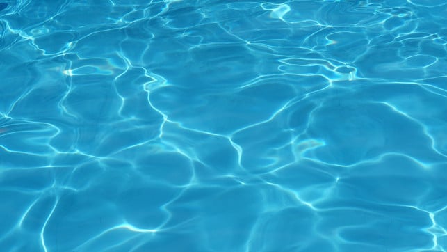 chlorwasser-kann-die-haare-austrocknen-und-bleiche-cc0-pixabay-mylene2401-230719_download Chlorwasser kann die Haare austrocknen und bleichen.