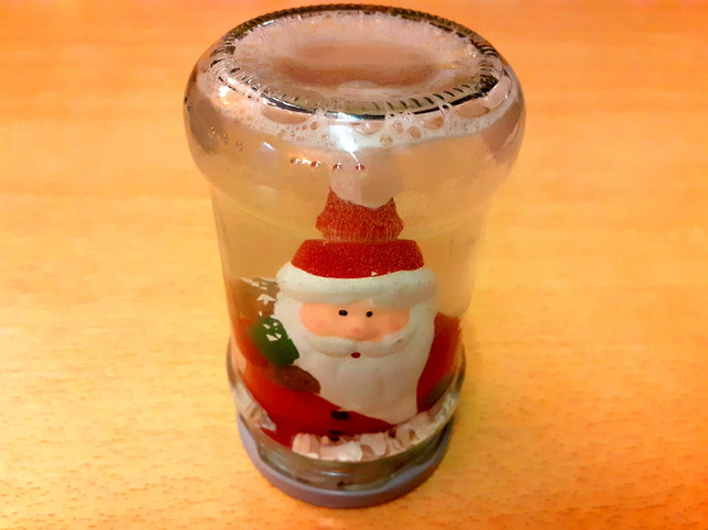 so-koennte-deine-fertige-schneekugel-aussehen-utopiadechantal-gilbrich-191118_download So könnte deine fertige Schneekugel aussehen.