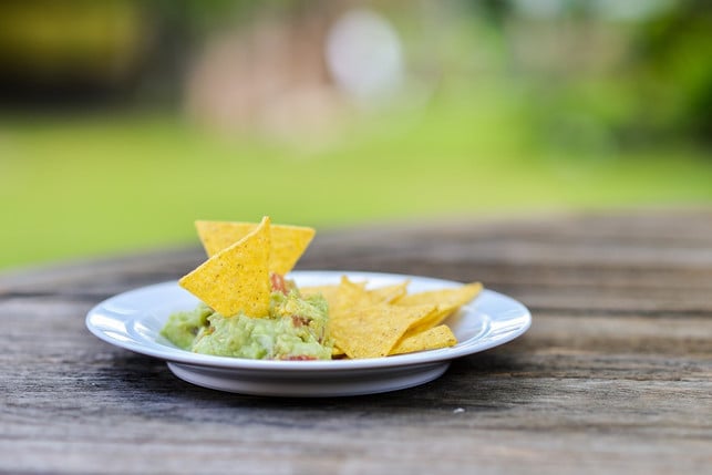 ein-klassischer-dip-fuer-nachos-ist-guacamole-cc0-pixabay-stokpic-240705_download Ein klassischer Dip für Nachos ist Guacamole.