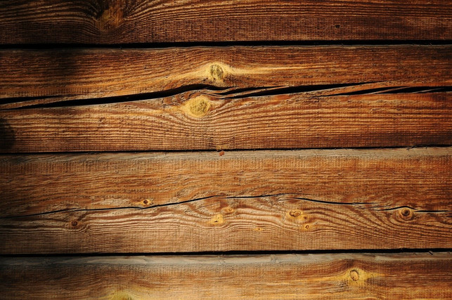 kiefernholz-eignet-sich-beispielsweise-als-wandver-cc0-pixabay-larisa-k-200228_download Kiefernholz eignet sich beispielsweise als Wandverkleidung.