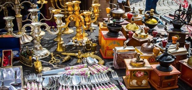 Flohmärkte bieten ein breites Spektrum von günstiger Second-hand Ware bis hin zu kostbaren Antiquitäten