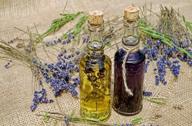 bienenwachswickel-verstaerken-die-wirkung-von-aroma-cc0-pixabay-couleur-200410_download Bienenwachswickel verstärken die Wirkung von Aromaölen und Kräutern.