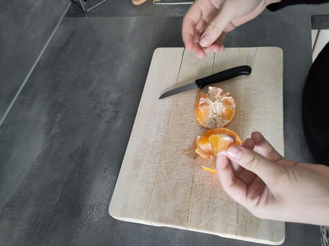 die-so-entstanden-stueckchen-sind-klein-und-passen-denise-schmucker-utopia-241219_download Die so entstanden Stückchen sind klein und passen gut in den Mund.