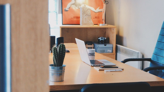 schreibtischhoehe-cc0-pixabay-donterase-200212 Schreibtischhöhe