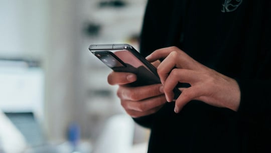 smartphone-tricks-cc0-unsplash-jonas-leupe-240421 smartphone tricks