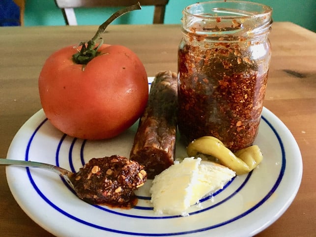 feurige-harissa-zu-kaese-und-wurst-martina-naumannutopia-180812_download Harissa passt zu vielen Gerichten.