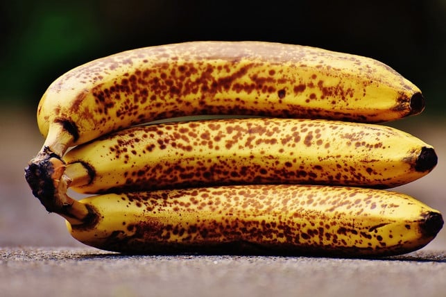 die-braune-farbe-von-reifen-bananen-zeigt-an-dass-cc0-pixabay-alexas_fotos-250115_download Die braune Farbe von reifen Bananen zeigt an, dass sich die Stärke in Zucker umwandelt.