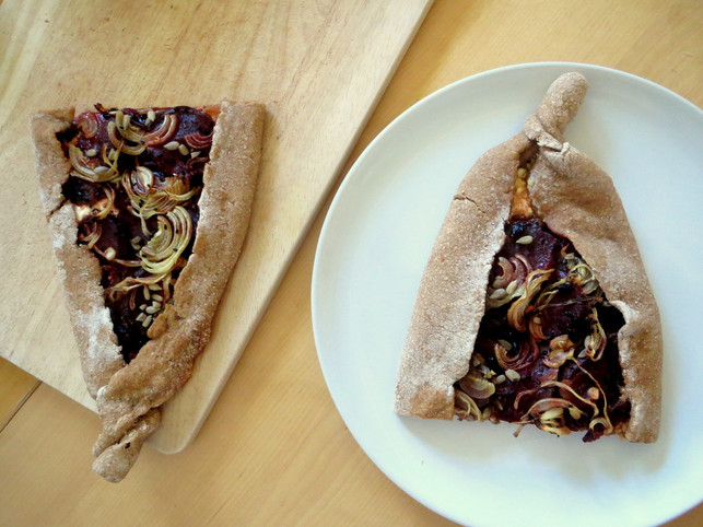 die-pide-form-entsteht-indem-du-den-teig-an-beide-utopia-leonie-barghorn-200609_download Die Pide-Form entsteht, indem du den Teig an beiden Enden verzwirbelst.