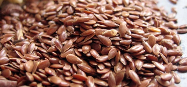 omega-3-leinsaamen-x-townie-170216-1280x600 Leinöl wird aus Leinsamen gewonnen und enthält viel Omega-3.