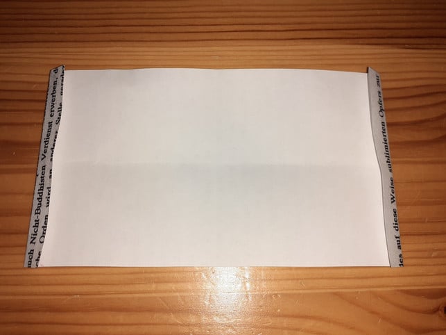 anschliessend-wird-das-papier-auch-laengs-zusammen-g-utopiadechantal-gilbrich-191115_download Anschließend wird das Papier auch längs zusammen gefaltet.