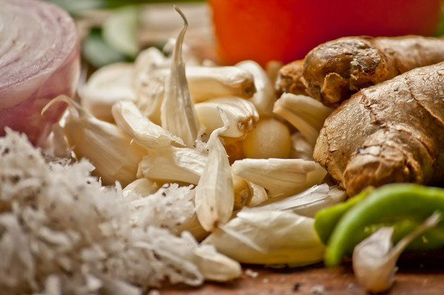 knoblauch-ingwer-und-chili-machen-das-pflaumenchu-cc0-pixabay-pdpics-190814_download Knoblauch, Ingwer und Chili machen das Pflaumenchutney besonders würzig.