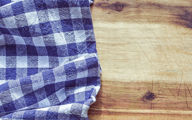 kellerasseln-verstecken-sich-unter-feuchten-handtue-cc0-pixabay-monicore-180517_download Kellerasseln verstecken sich unter feuchten Handtüchern.