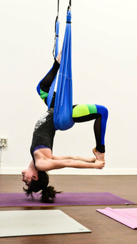 die-taube-beim-aerial-yoga-cc0-pixabay-veronicatxoxo-210801_download Die Taube beim Aerial Yoga.
