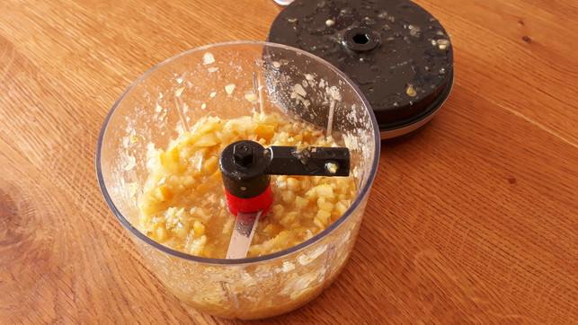 anstatt-eines-standmixers-geht-auch-ein-manueller-utopia-200427_download Anstatt eines Standmixers geht auch ein manueller Multizerkleinerer.