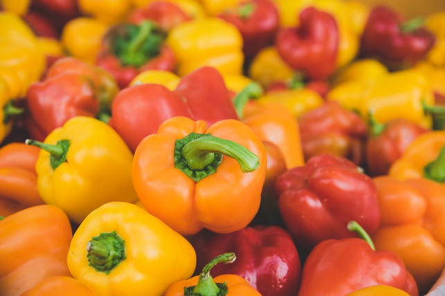 bunte-paprikas-bringen-farbe-auf-den-grill-cc0-pixabay-kaipilger-180426_download Gegrillte Paprika bringt Farbe auf den Rost.