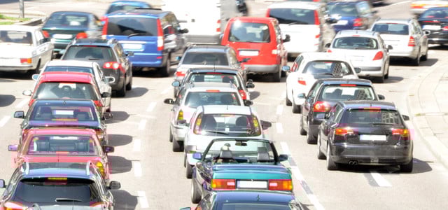 50-mal mehr als Fußgänger:innen: So viel Platz brauchen Autos in Städten (Foto: Colourbox.com / Frank Gärtner) Autos brauchen im Stadtverkehr sehr viel Platz