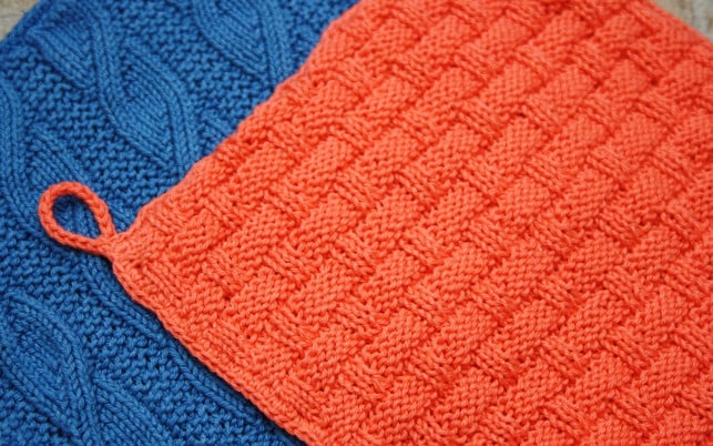 fuer-den-gestrickten-topflappen-kannst-du-ein-belie-maria-hohenthalutopia-191120_download Für den gestrickten Topflappen kannst du ein beliebiges Muster wählen.