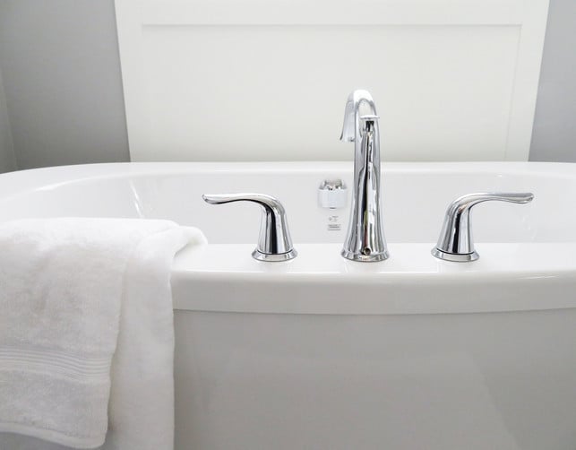 um-deine-jeans-zu-weiten-kannst-du-dich-mit-ihr-i-cc0-pixabay-erikawittlieb-221103_download Um deine Jeans zu weiten, kannst du dich mit ihr in die Badewanne legen.