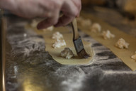 bestreiche-die-ravioli-damit-sie-besser-zusammen-cc0-pixabay-cserebogareu-180628_download Bestreiche die Ravioli, damit sie besser zusammen halten.